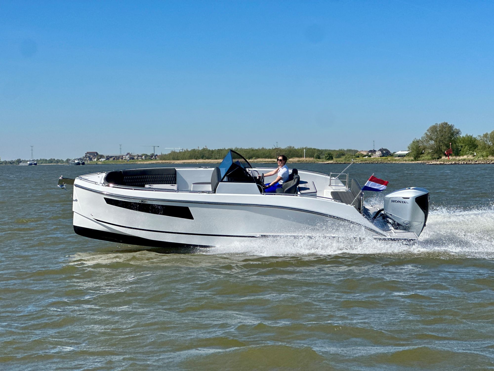 Maxima Boats 800 sport met een Honda 250 pk