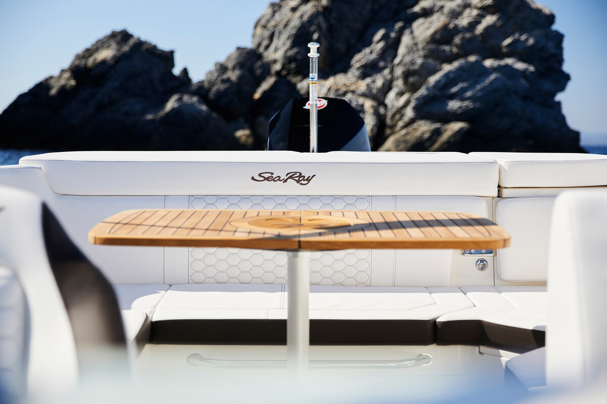 Sea Ray Sun Sport 230 OB