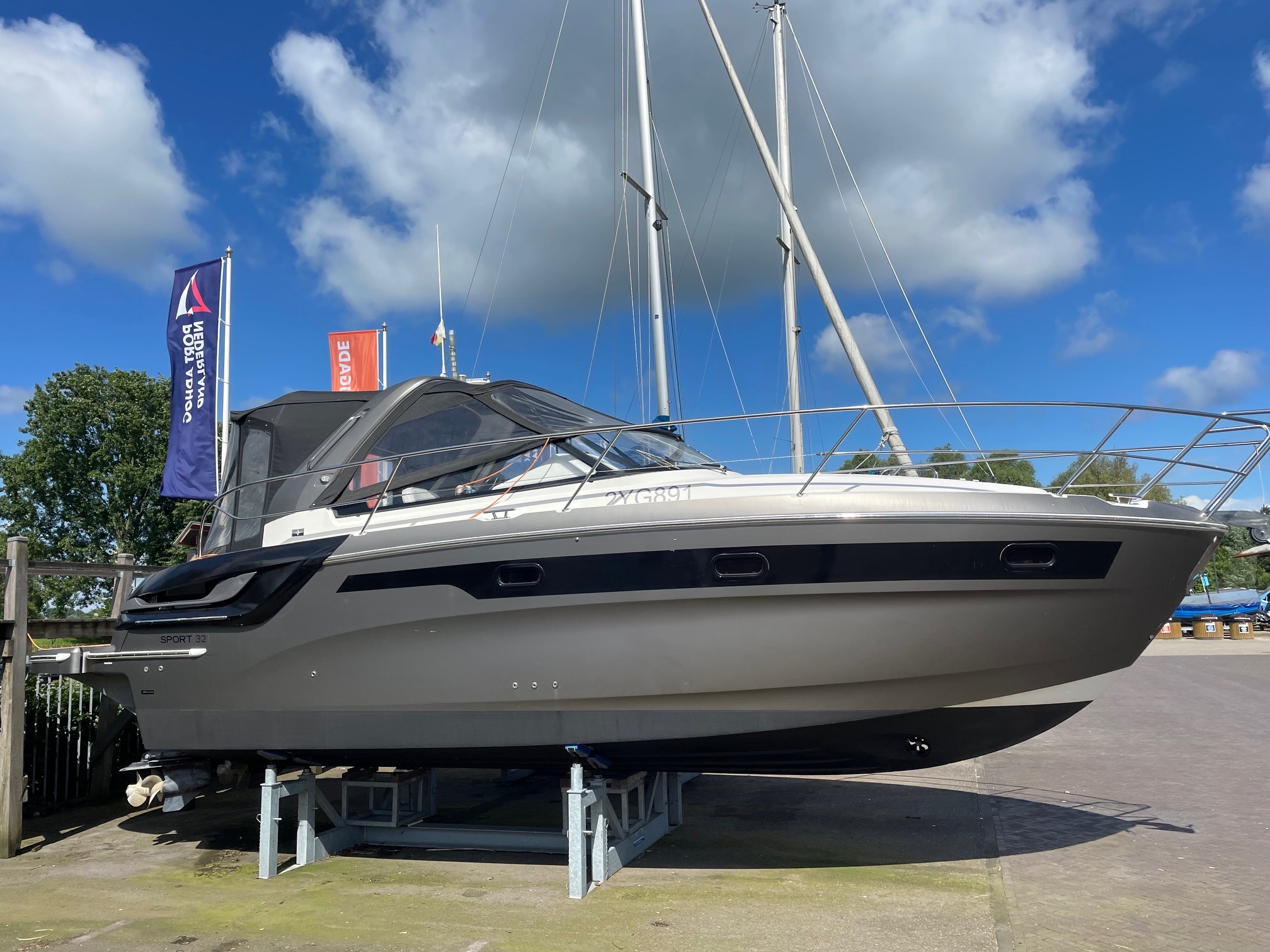 Bavaria Sport 32 hoofdfoto: 1