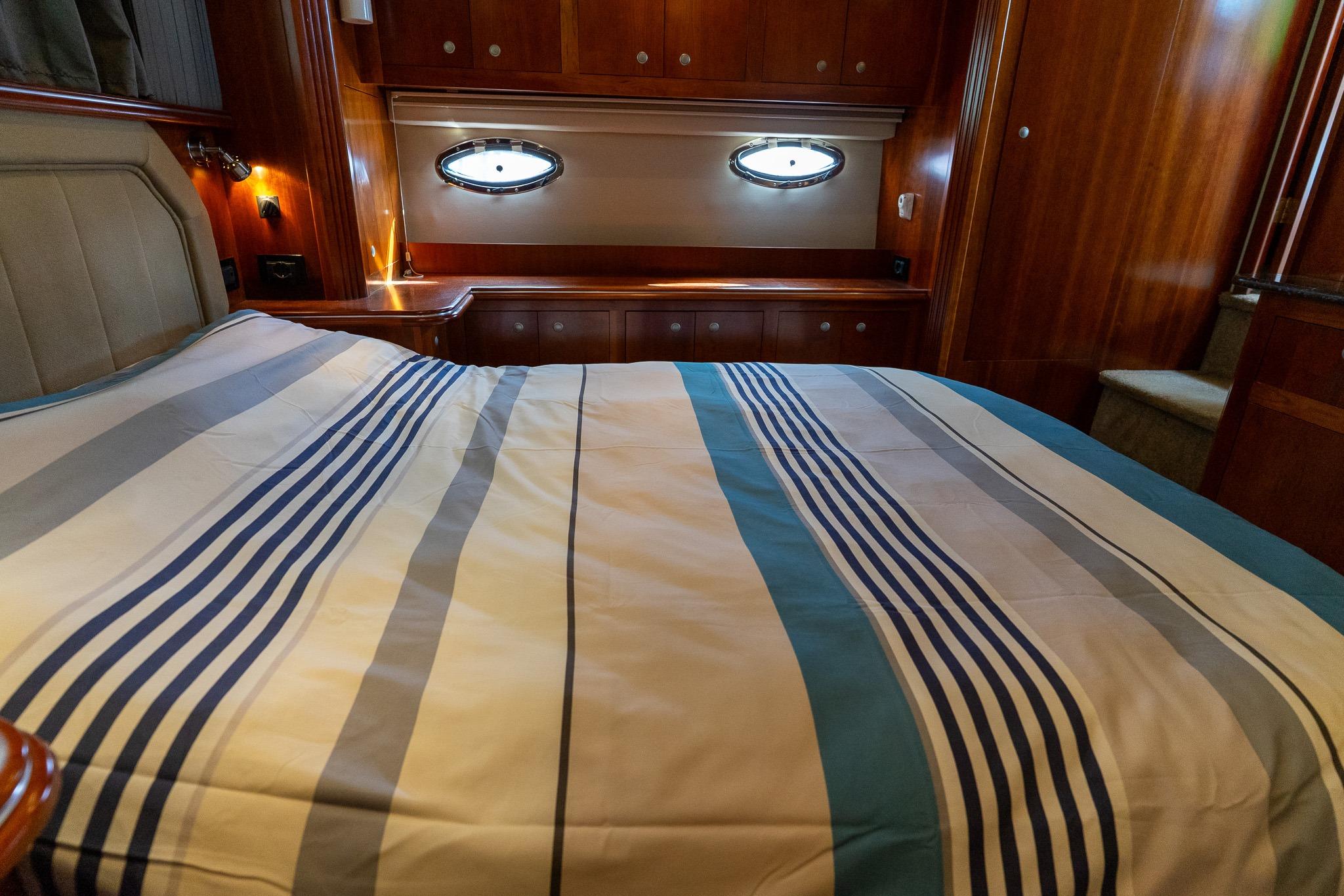 Cruisers Yachts 415 Express Motoryacht