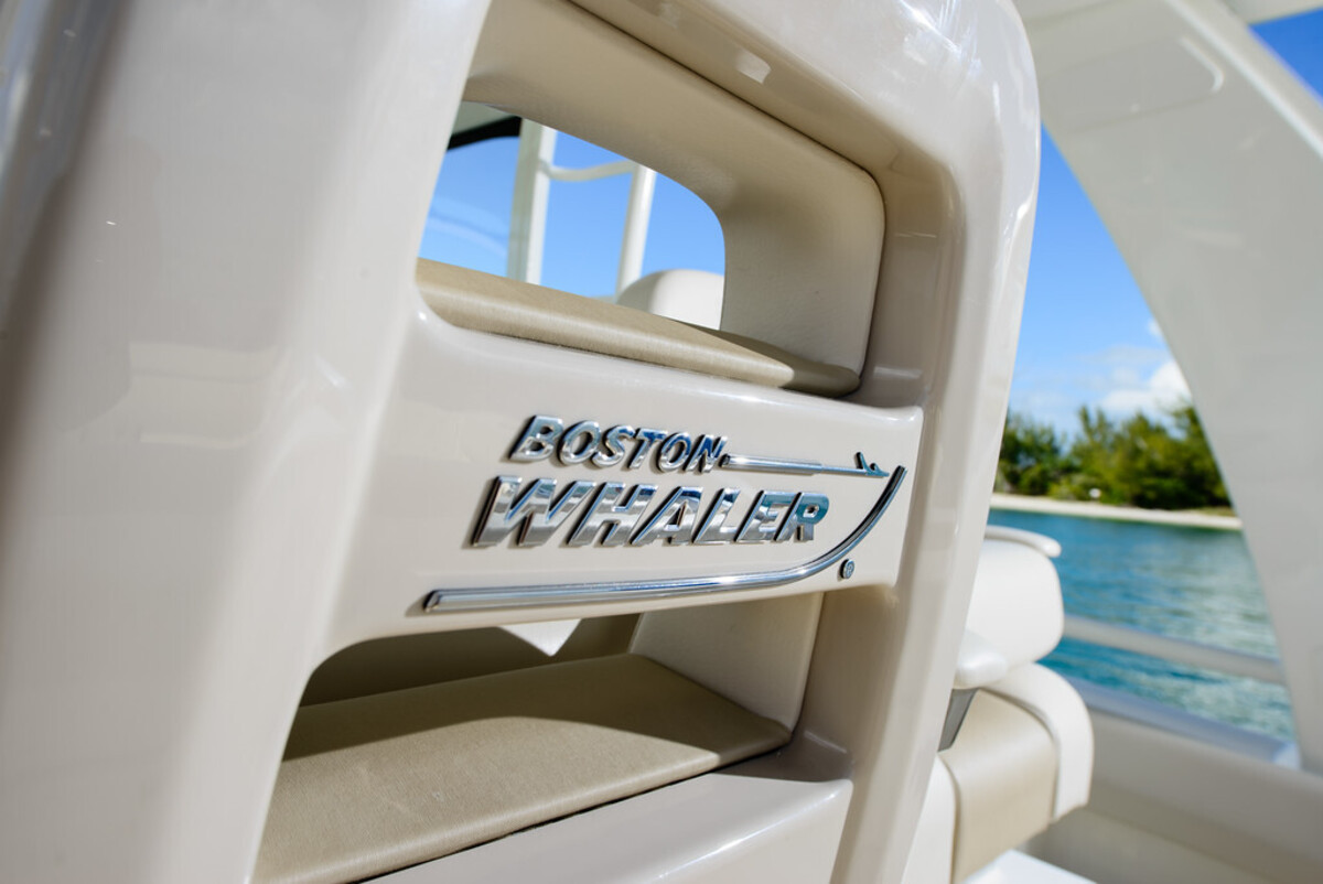 Boston Whaler 420 Outrage