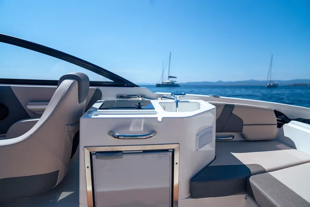 Bayliner VR6 Cuddy