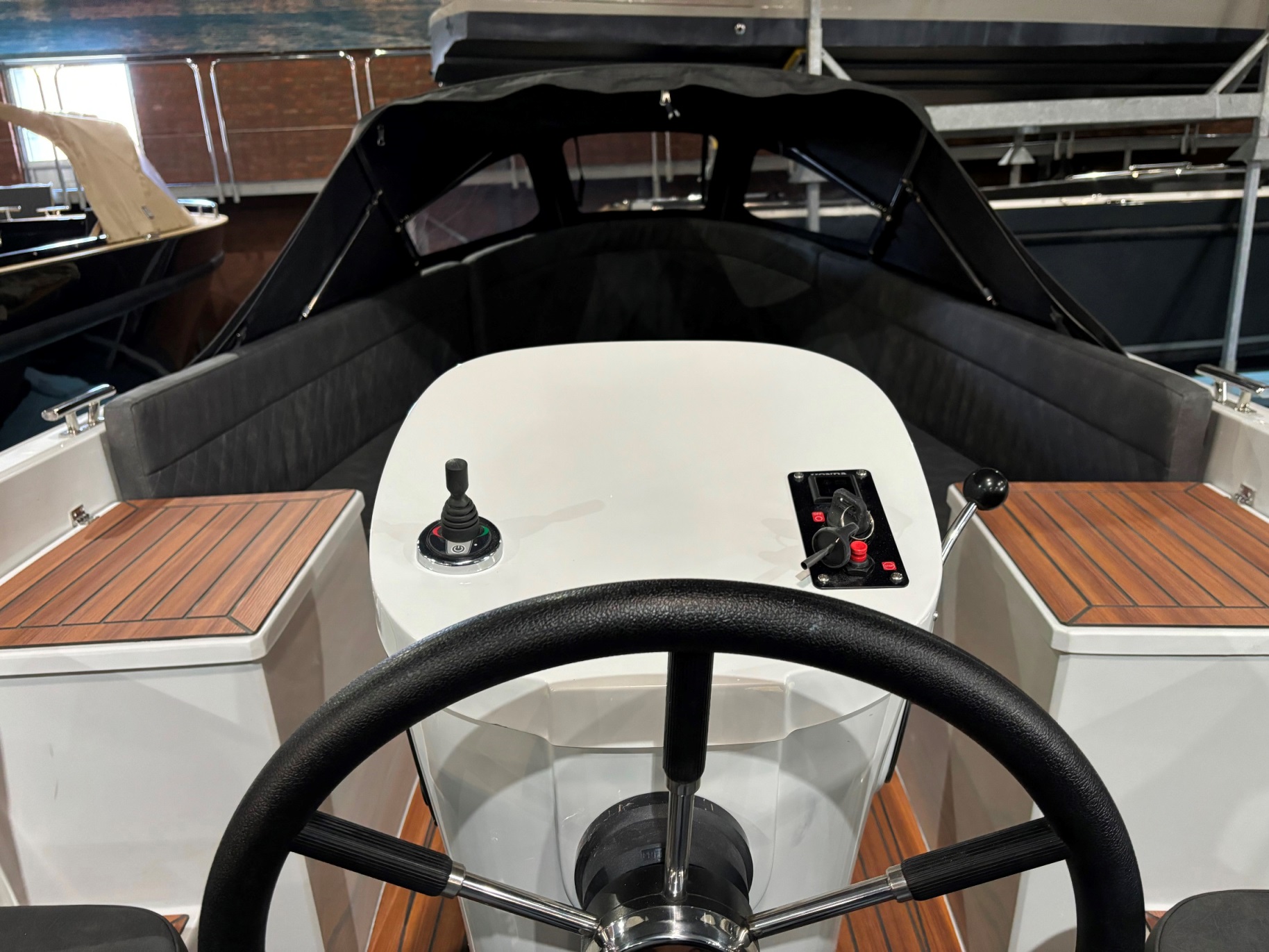 Maxima Boats 650 Flying Lounge in RAL kleur 7038 - op voorraad