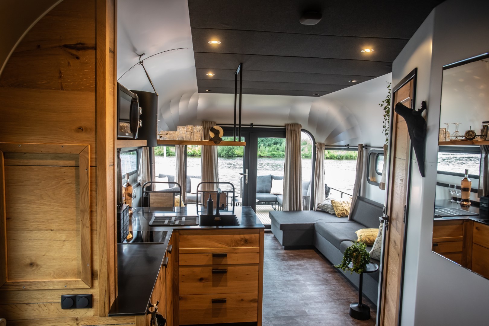 The Coon 1000 Houseboat