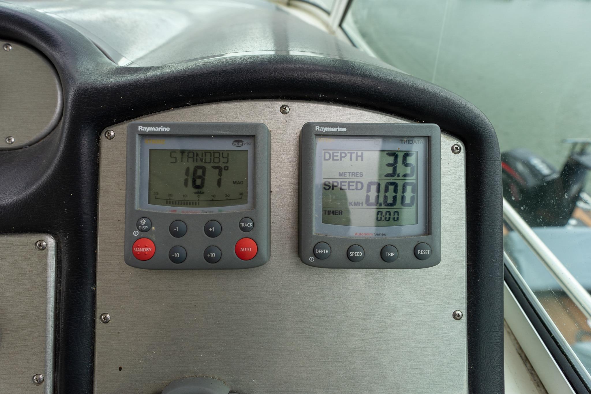 Cruisers Yachts 415 Express Motoryacht