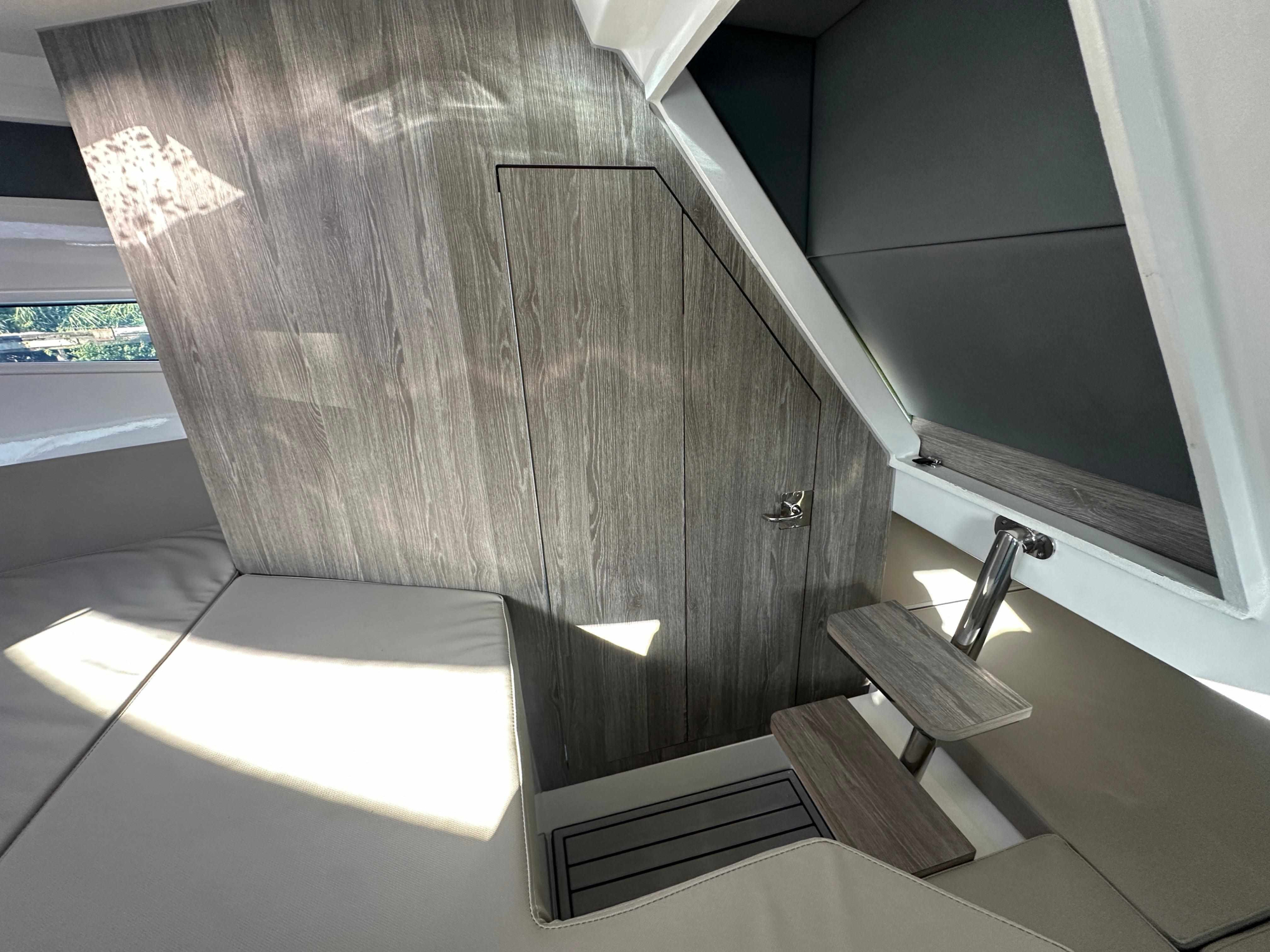 Maxima Boats 800 Cabin zwart - wit met Honda 250 pk op voorraad!