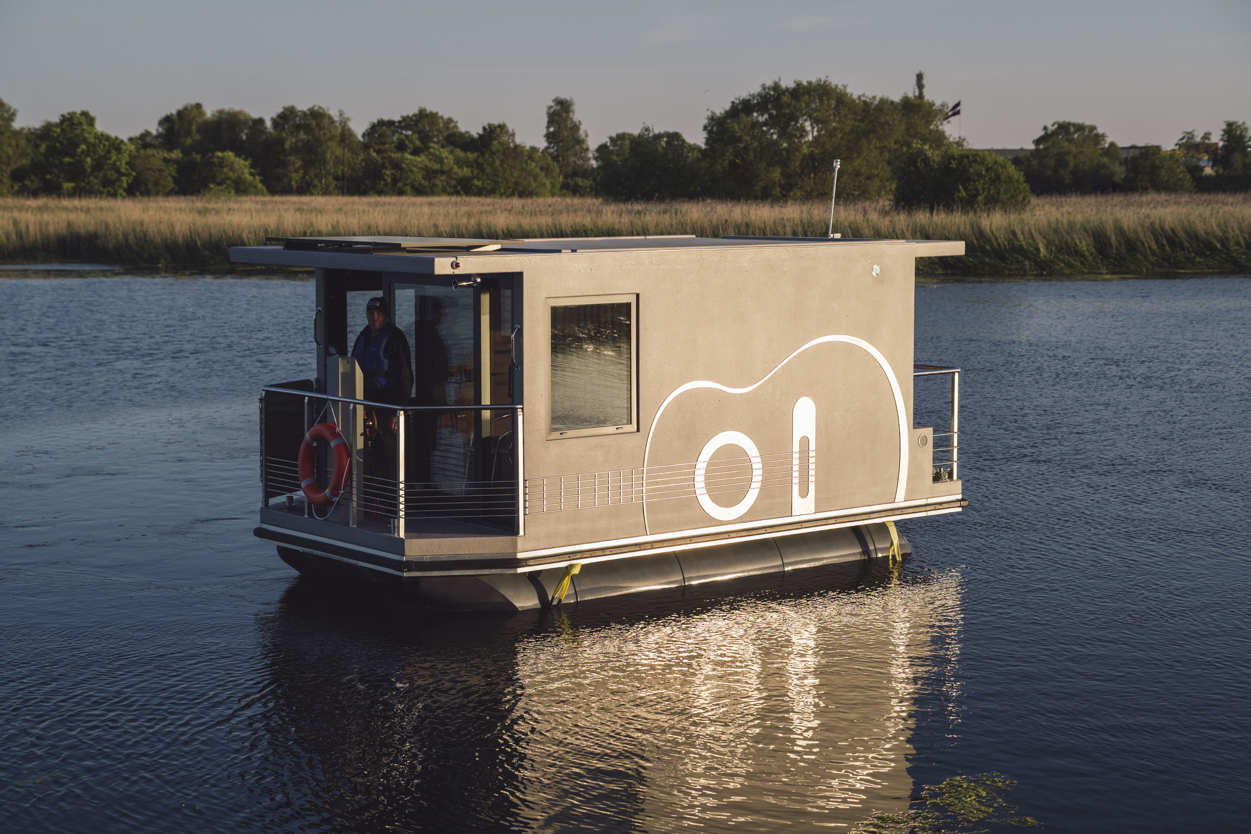 SHB Houseboat GTR 6.3