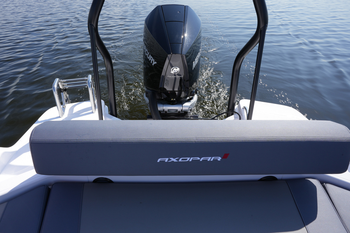 Axopar 25 Cross Bow & Cross Top