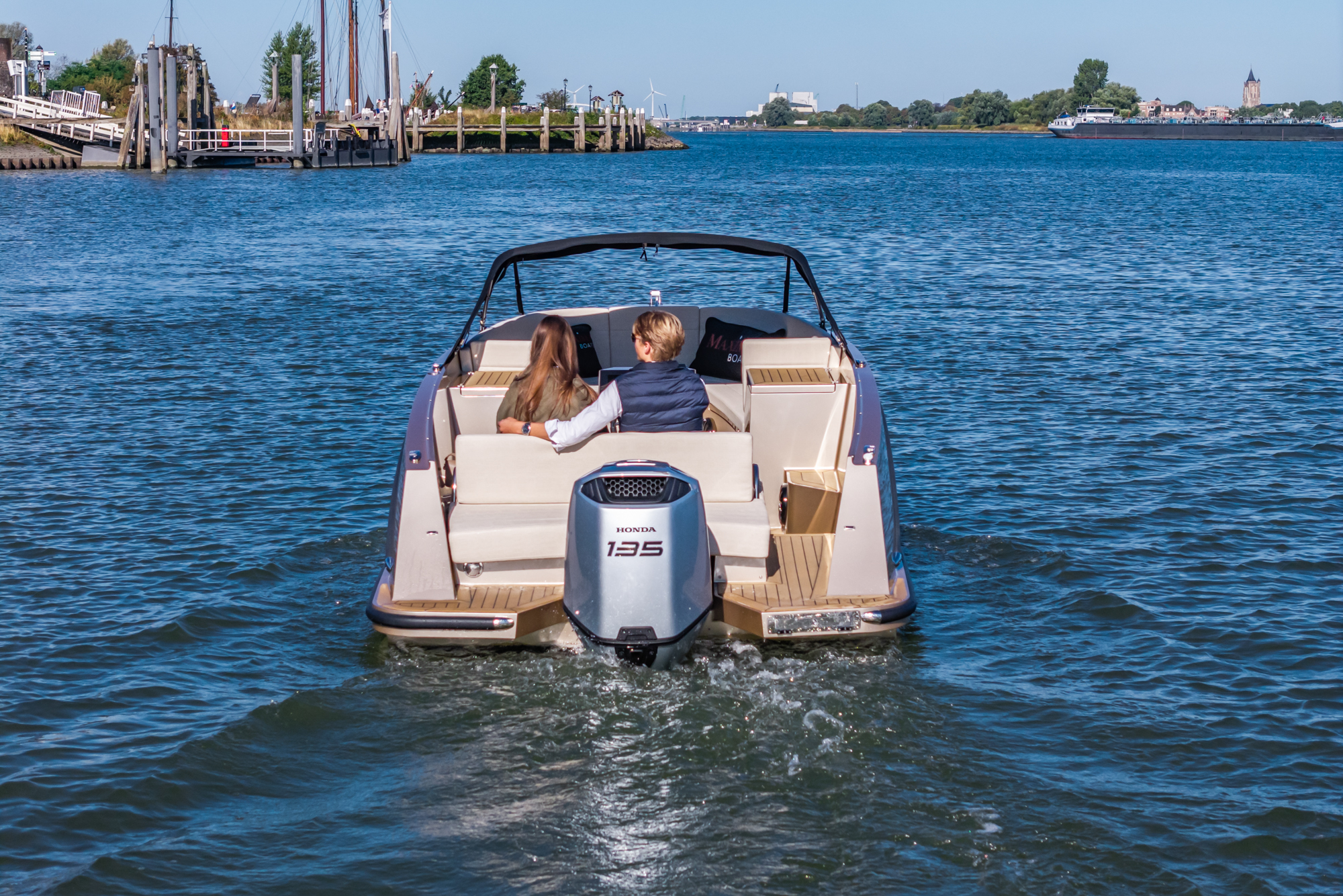 Maxima Boats 580 Sport Lounge
