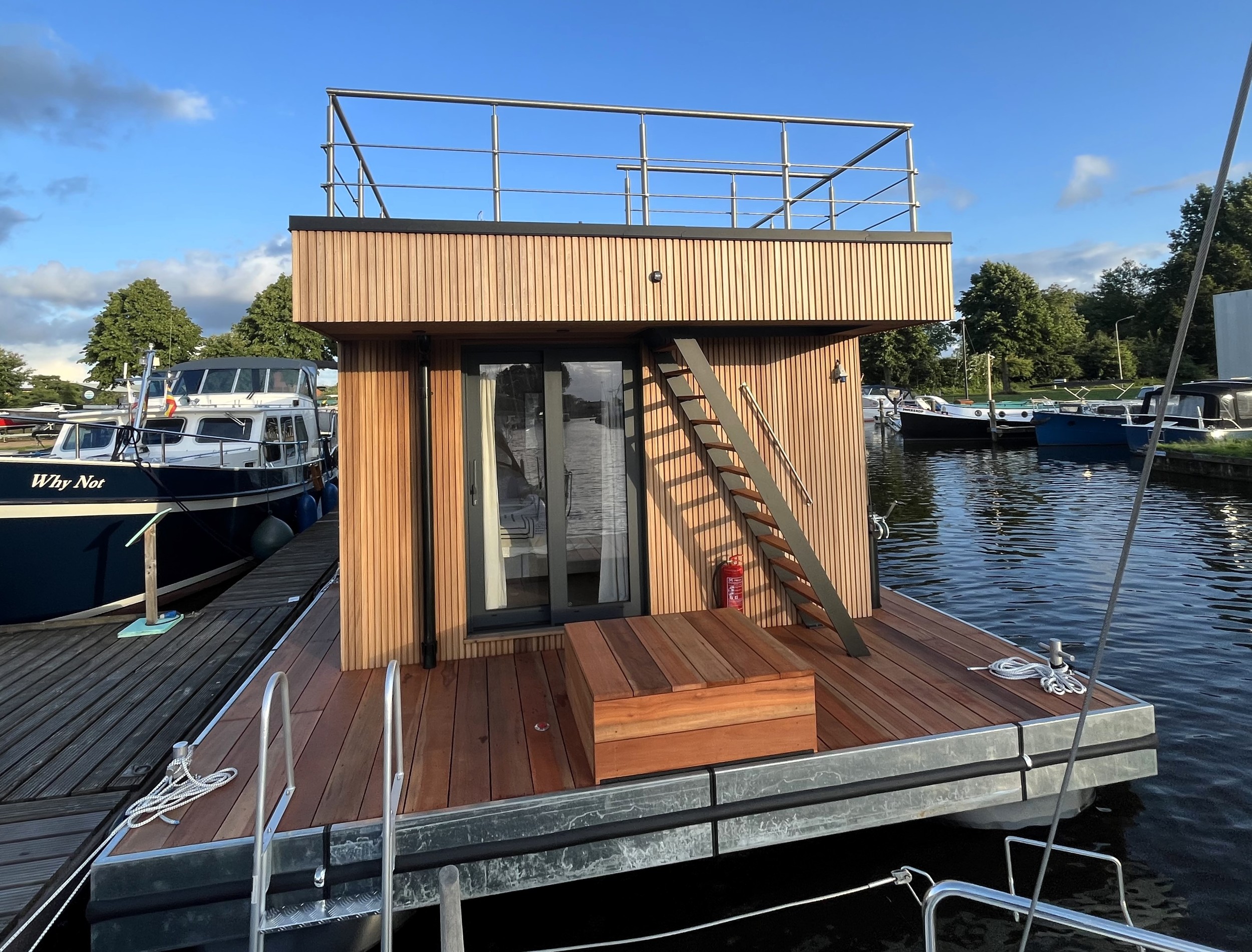Surla 12 Houseboat Terherne (koop)ligplaats Beschikbaar