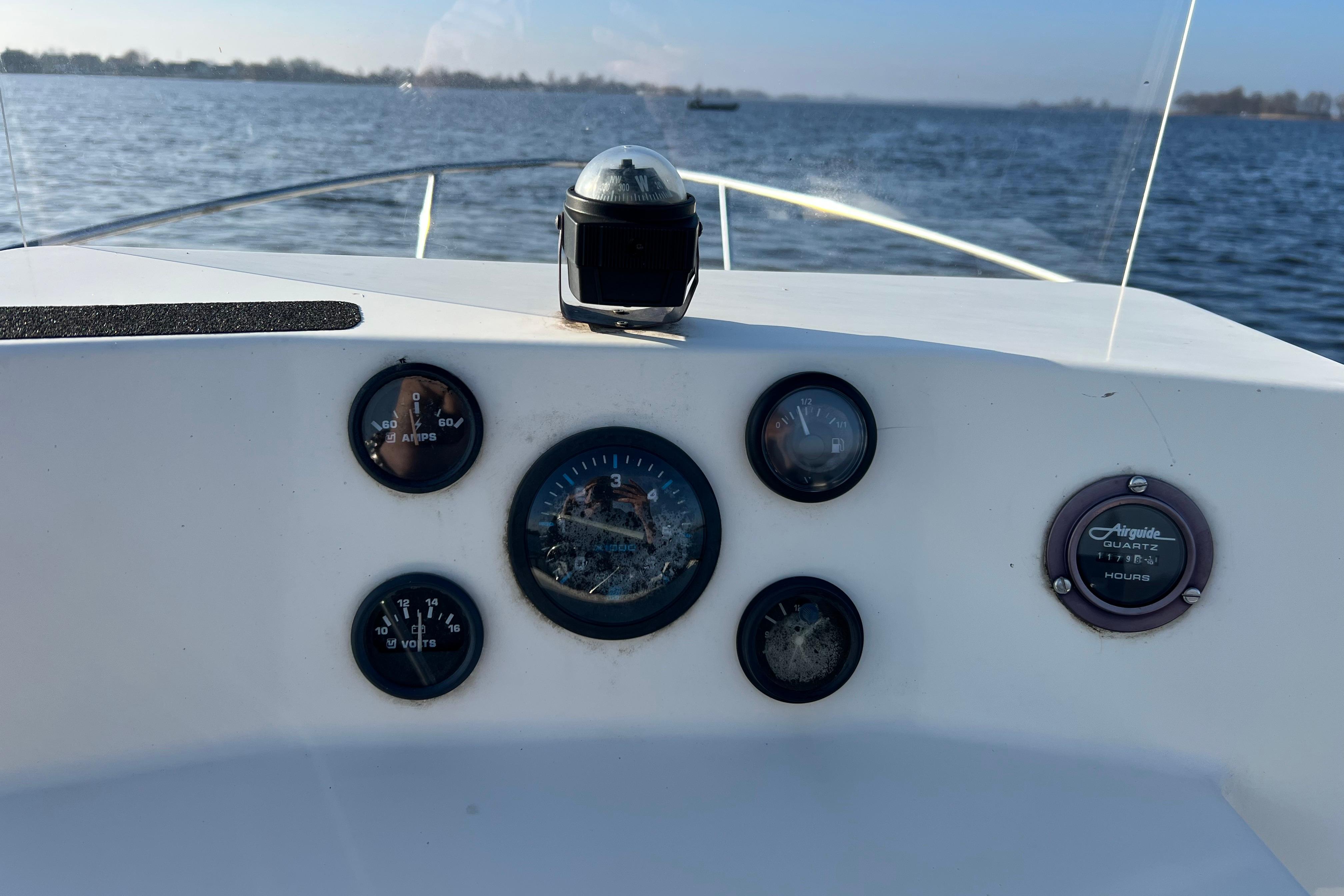 Elan 17 CC Center Consoleboot