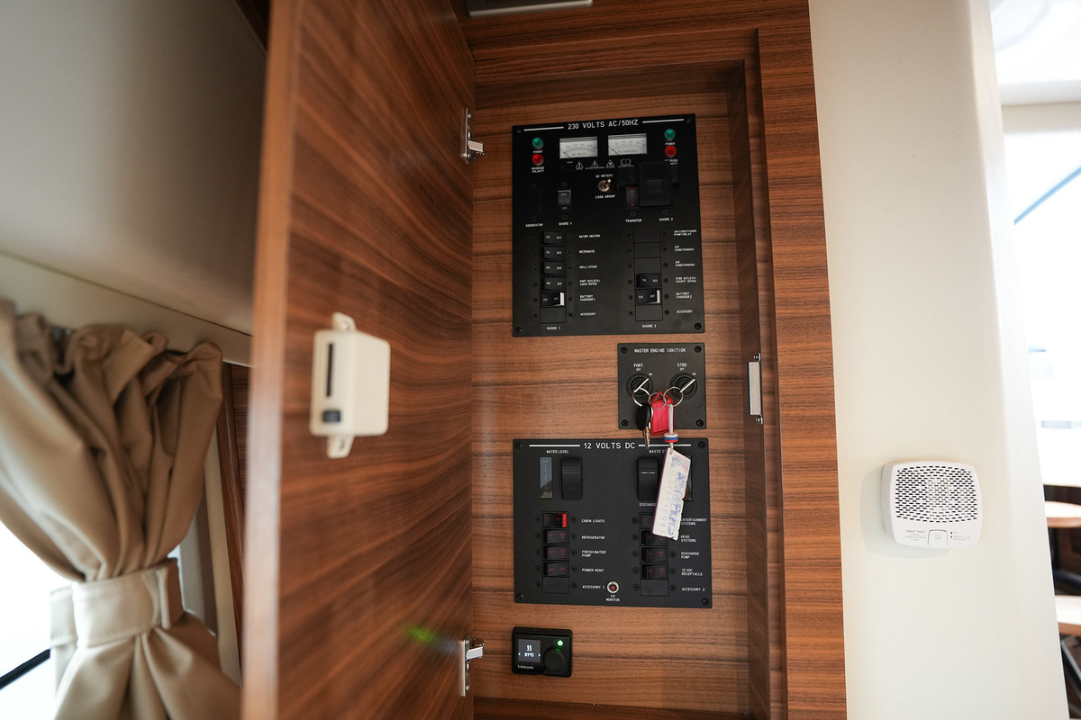 Sea Ray Sundancer 320