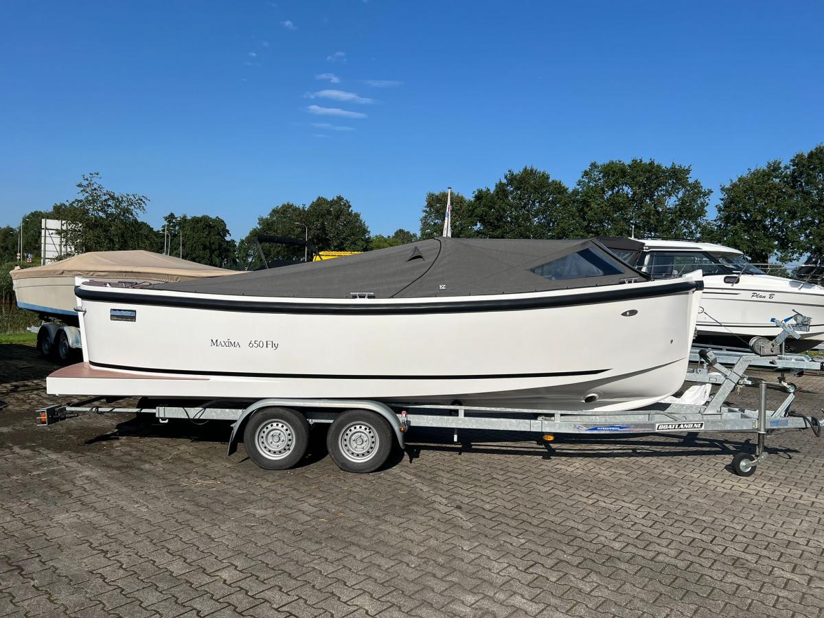 Maxima 650 Flying Lounge met boegschroef