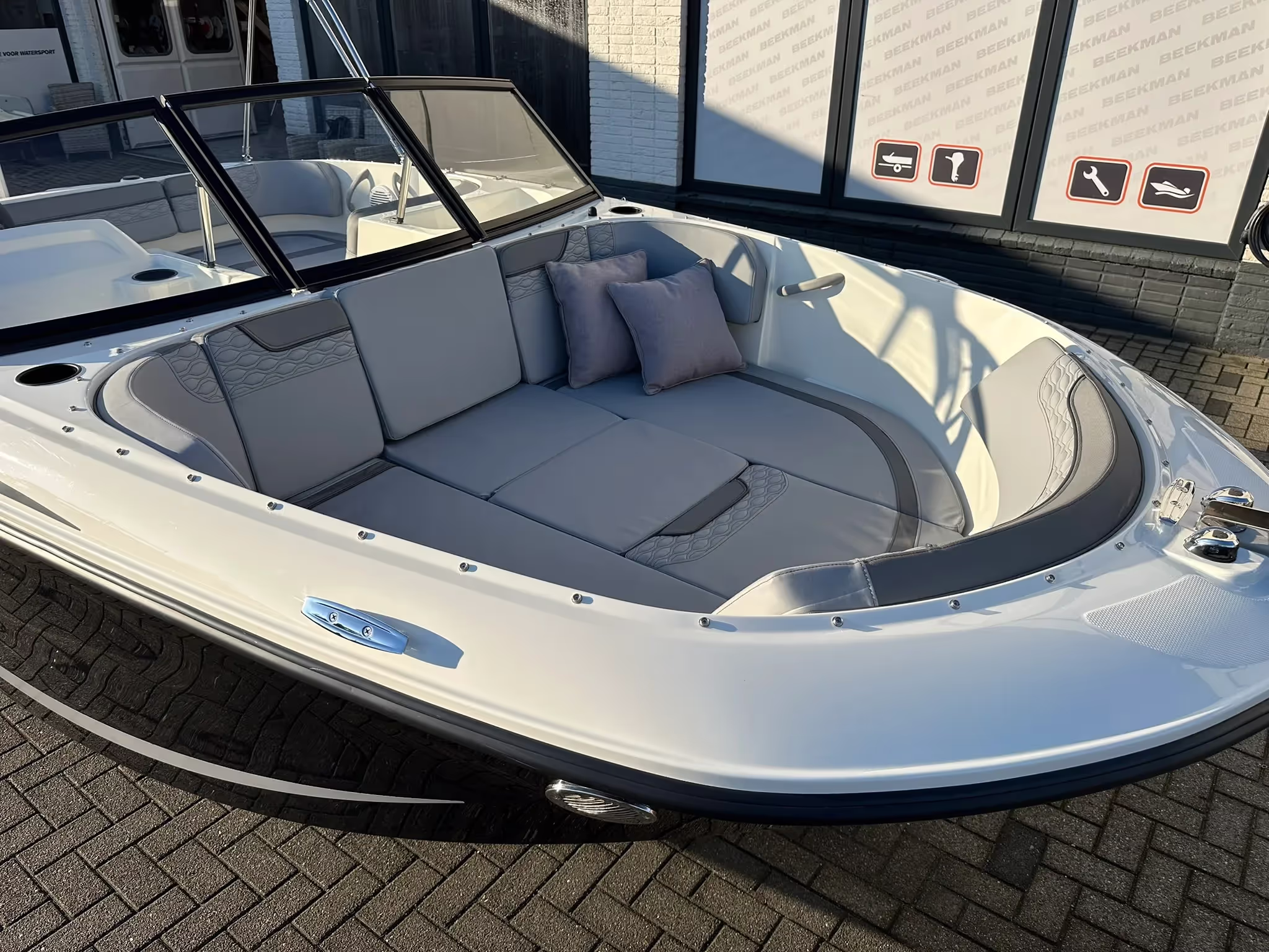 Bayliner Element M17