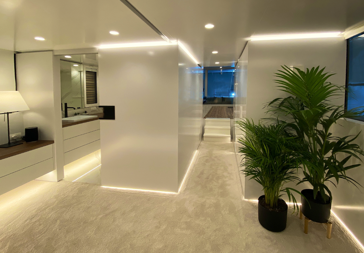 MX4 Houseboat MOAT