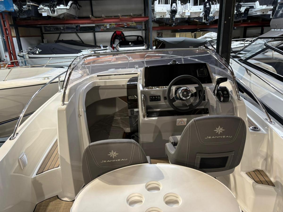 Jeanneau Cap Camarat 6.5 Walk around