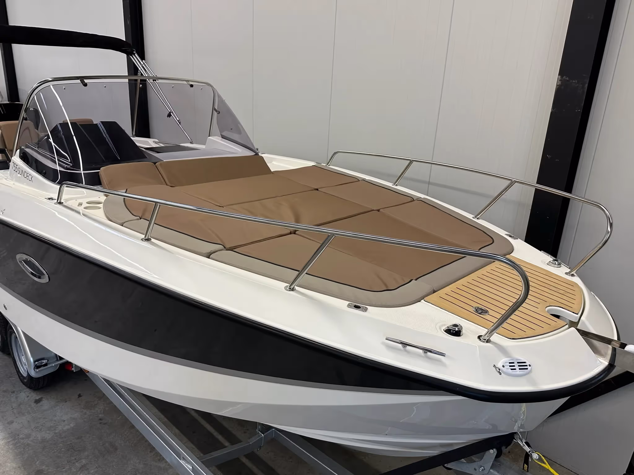 Quicksilver 755 Sundeck