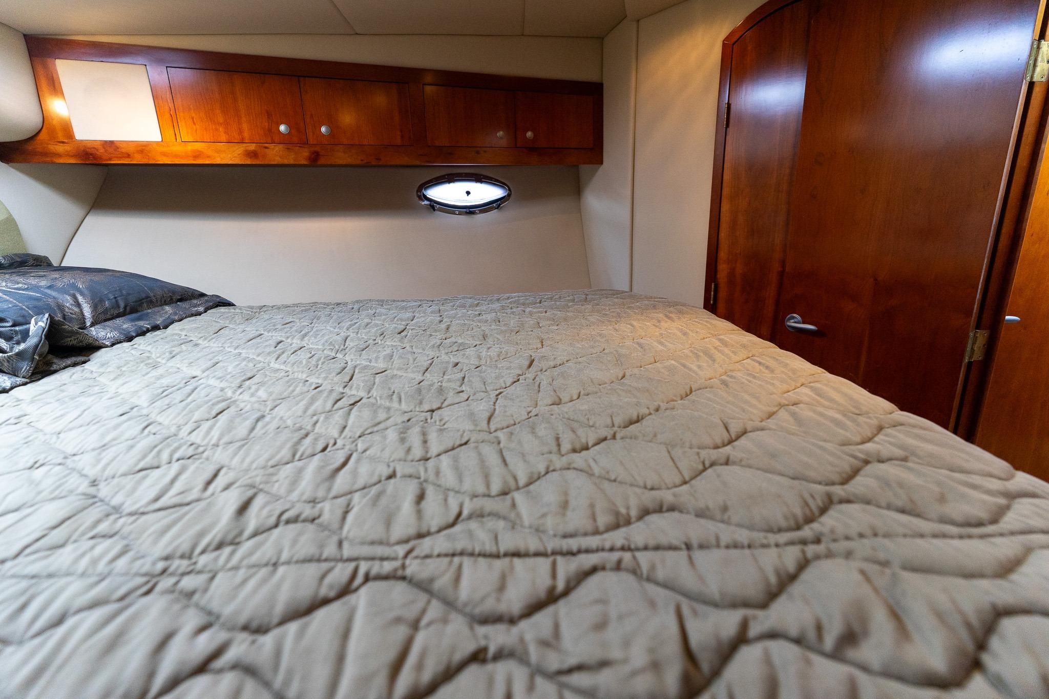 Cruisers Yachts 415 Express Motoryacht