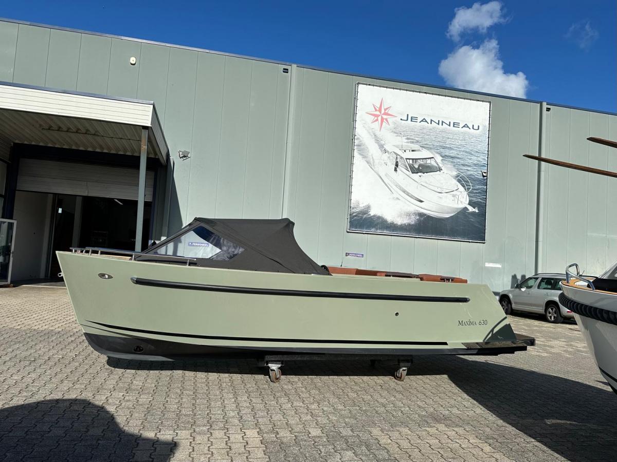 Maxima 630 Tender met boegschroef
