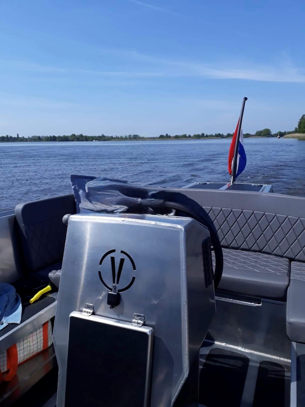 Van Vossen 670 tender occasion