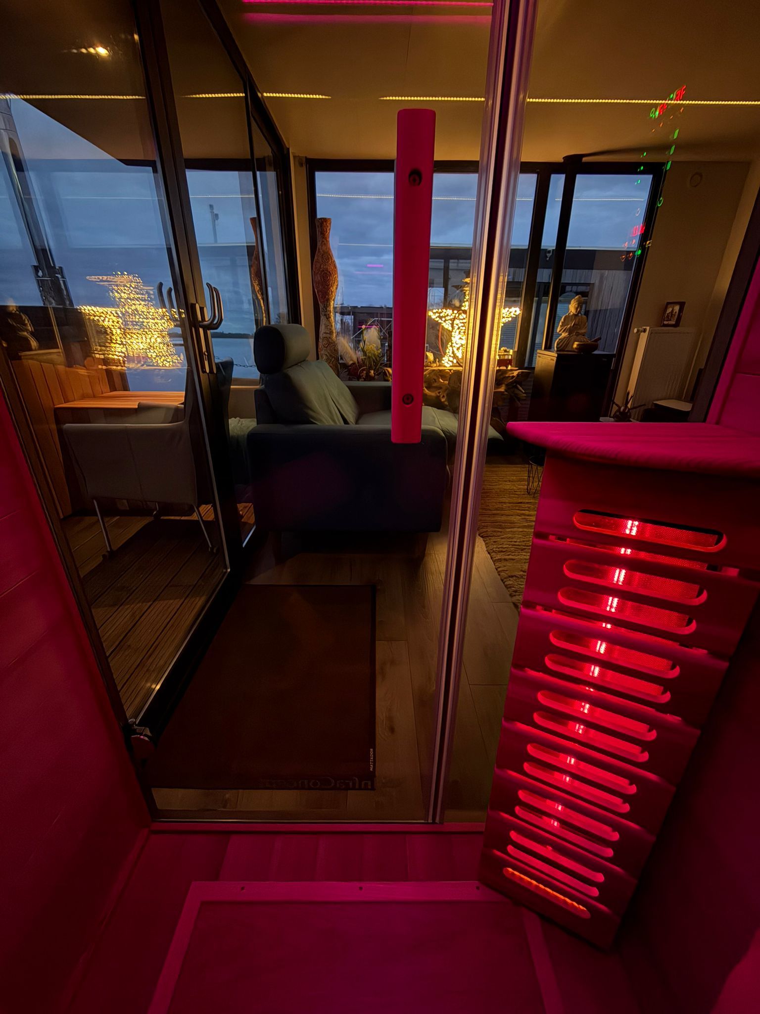 La Mare Houseboat Apartboat XL - Sauna - Hottub - Maasbommel