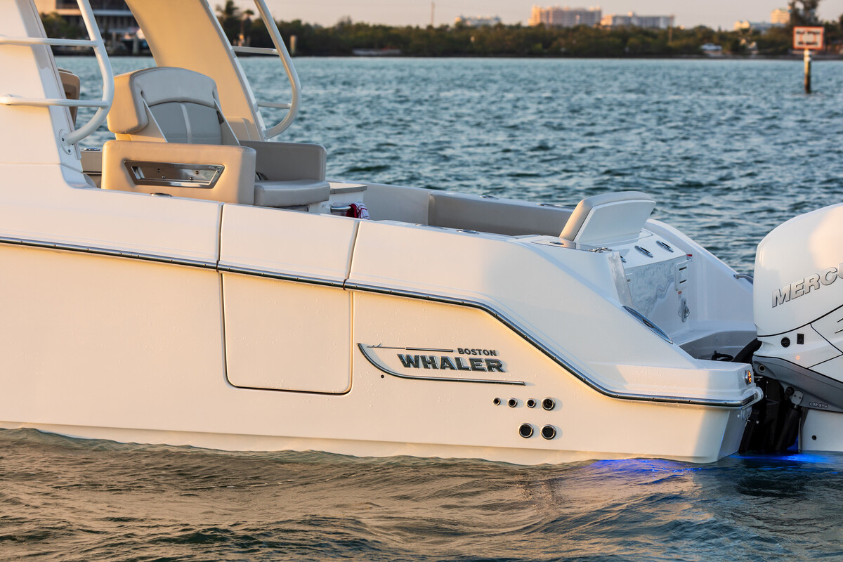 Boston Whaler 350 Realm