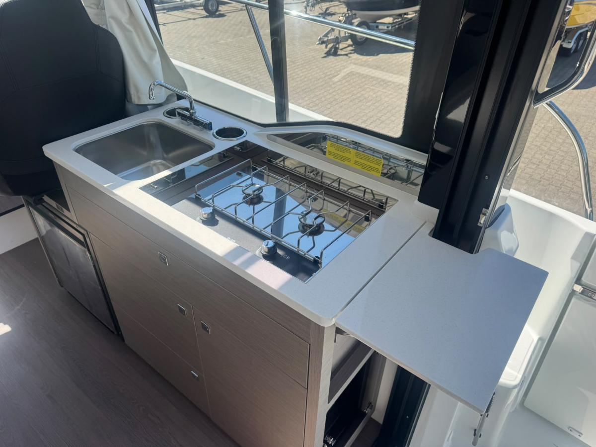 Jeanneau Merry Fisher 895 serie 2. Dit schip is aanwezig op de Yamaha stand van hiswa te water 2026.