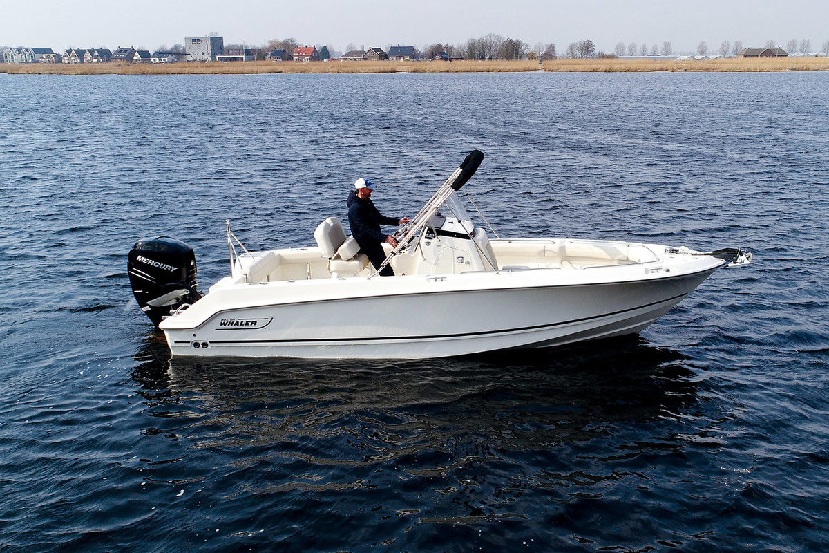 Boston Whaler 230 Outrage hoofdfoto: 1