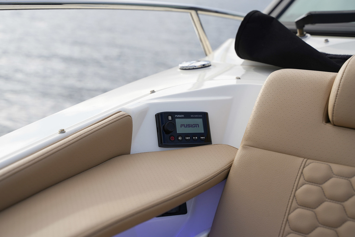 Sea Ray Sundancer 320
