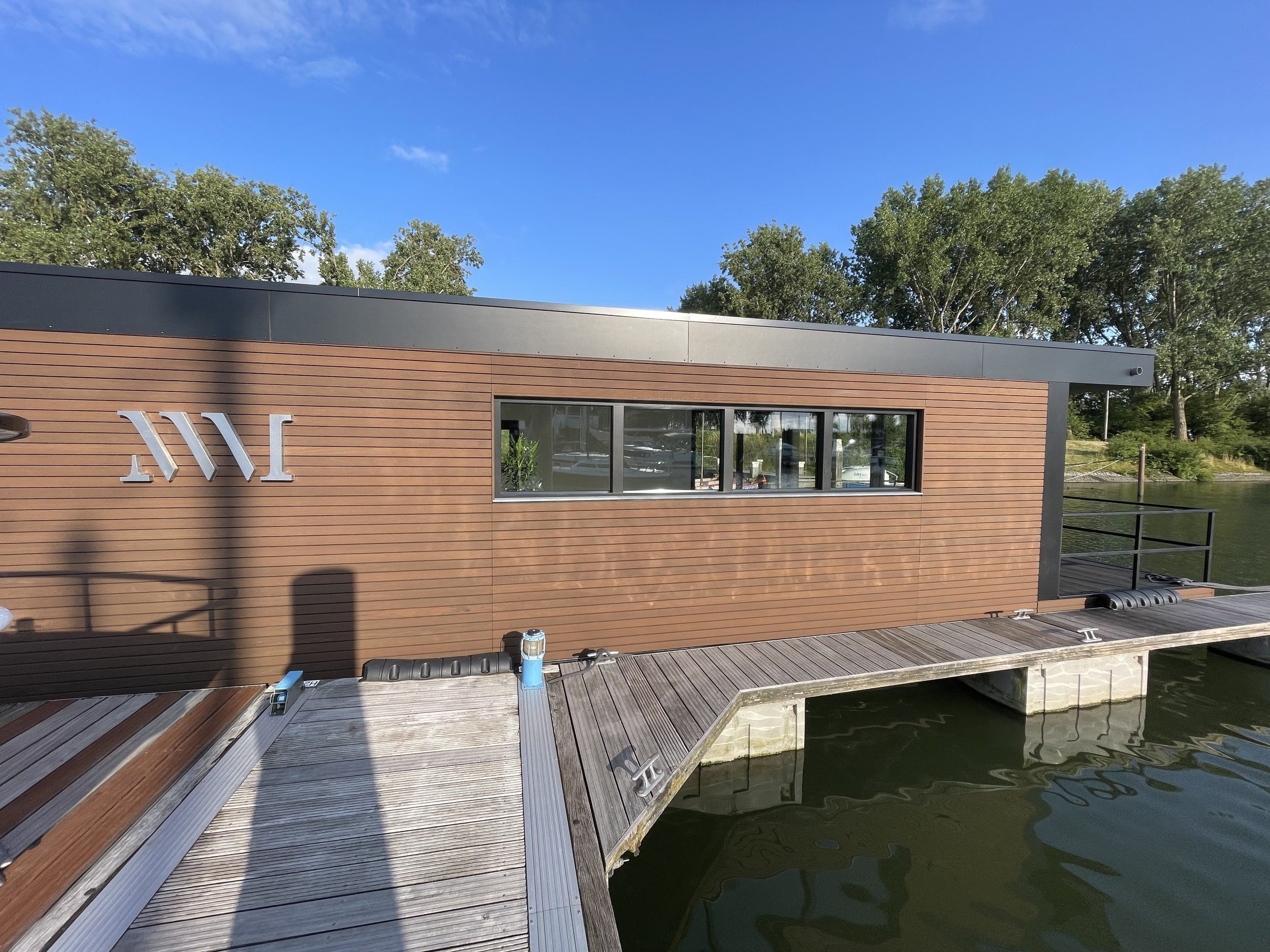 TMB60eco Houseboat Bij Rotterdam Ligplaats