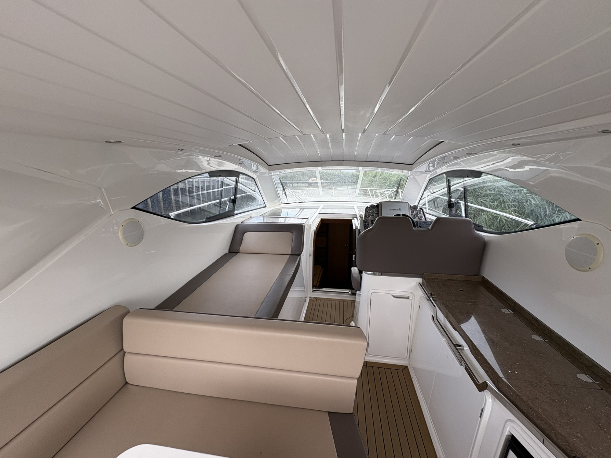 Galeon Yachts Galeon 405 HTL met 2x Volvo Penta D4 260 pk