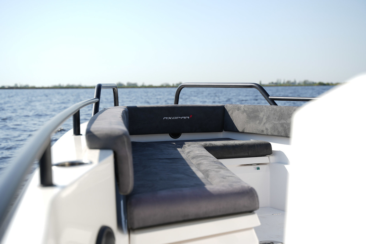 Axopar 28 Cabin