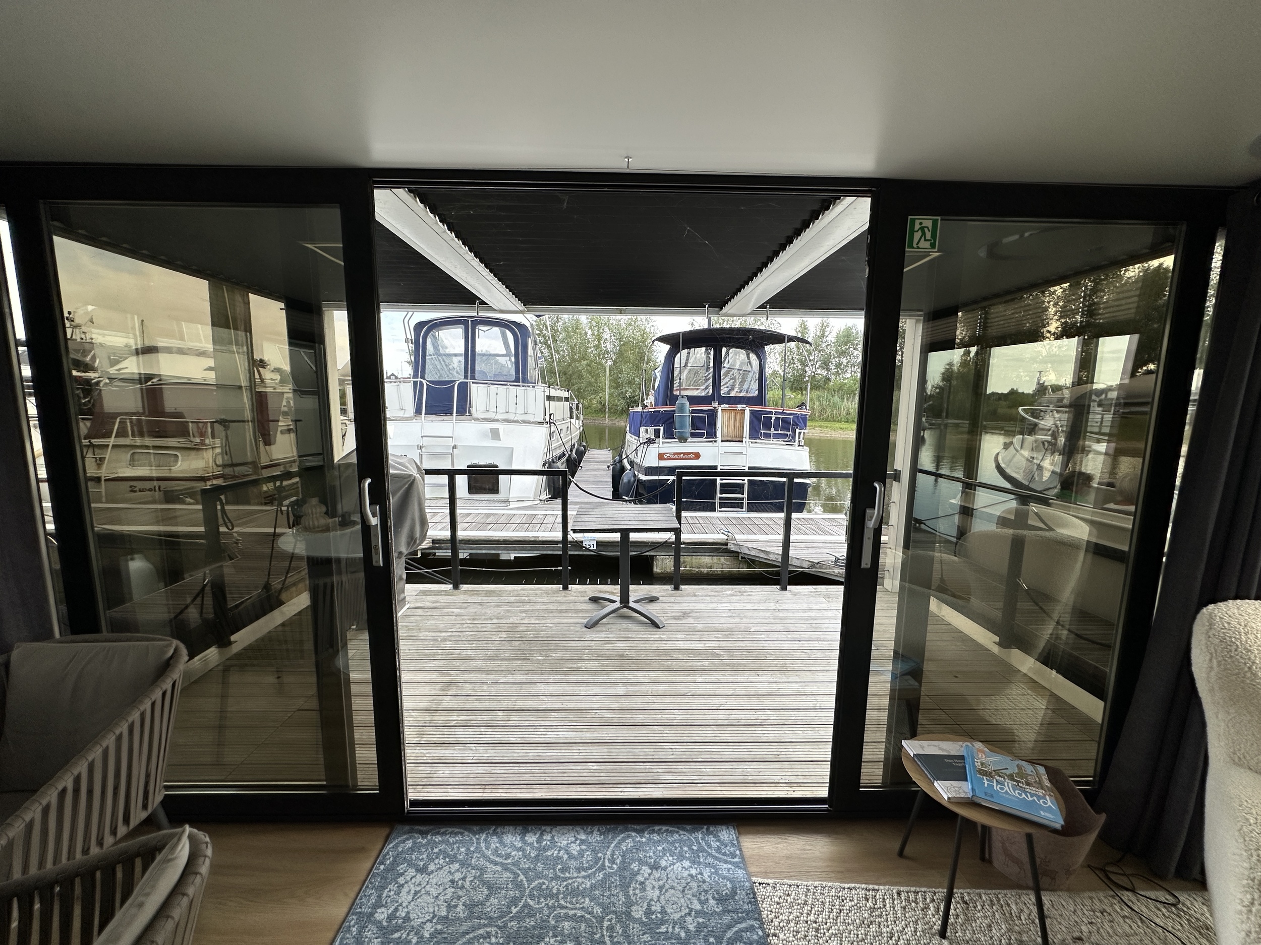 La Mare Houseboat Modern 12
