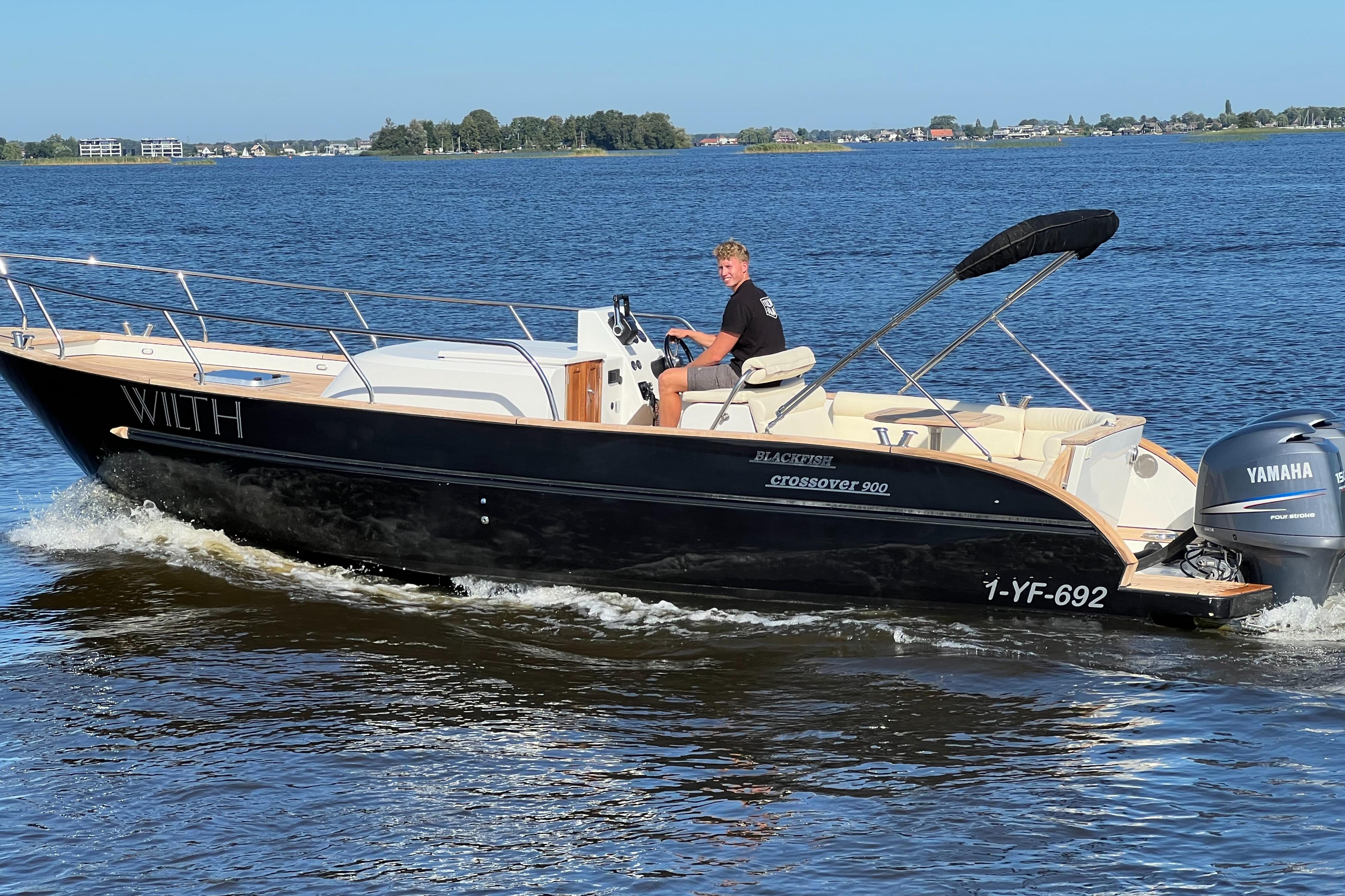 Center Console Blackfish Crossover 900
