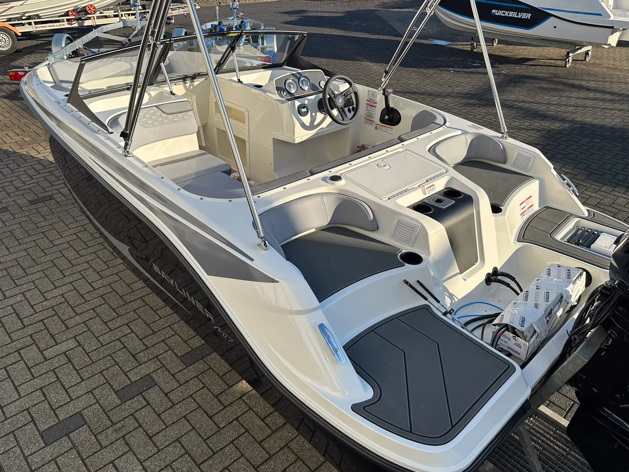 Bayliner Element M17