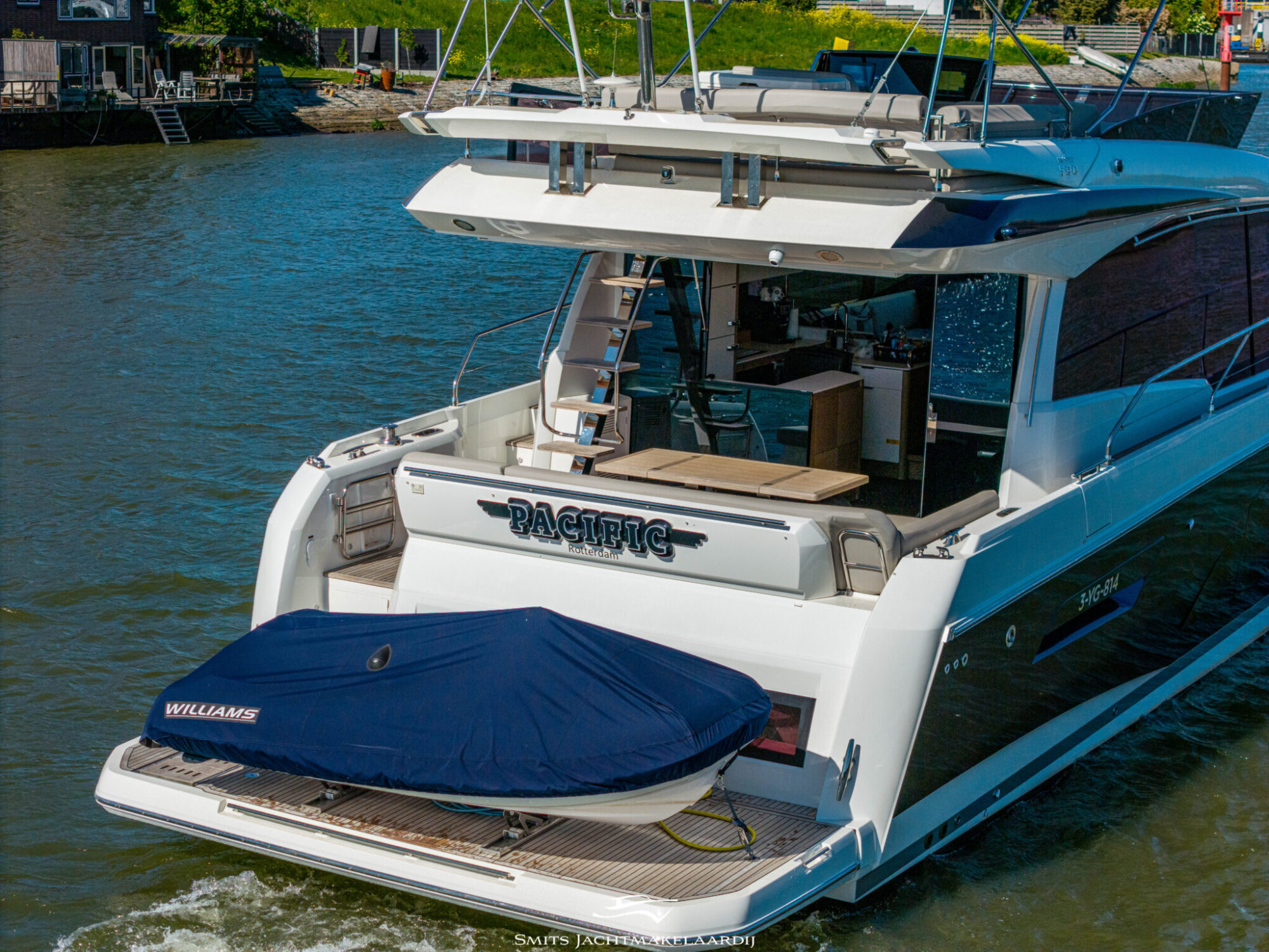 Prestige 590 Flybridge