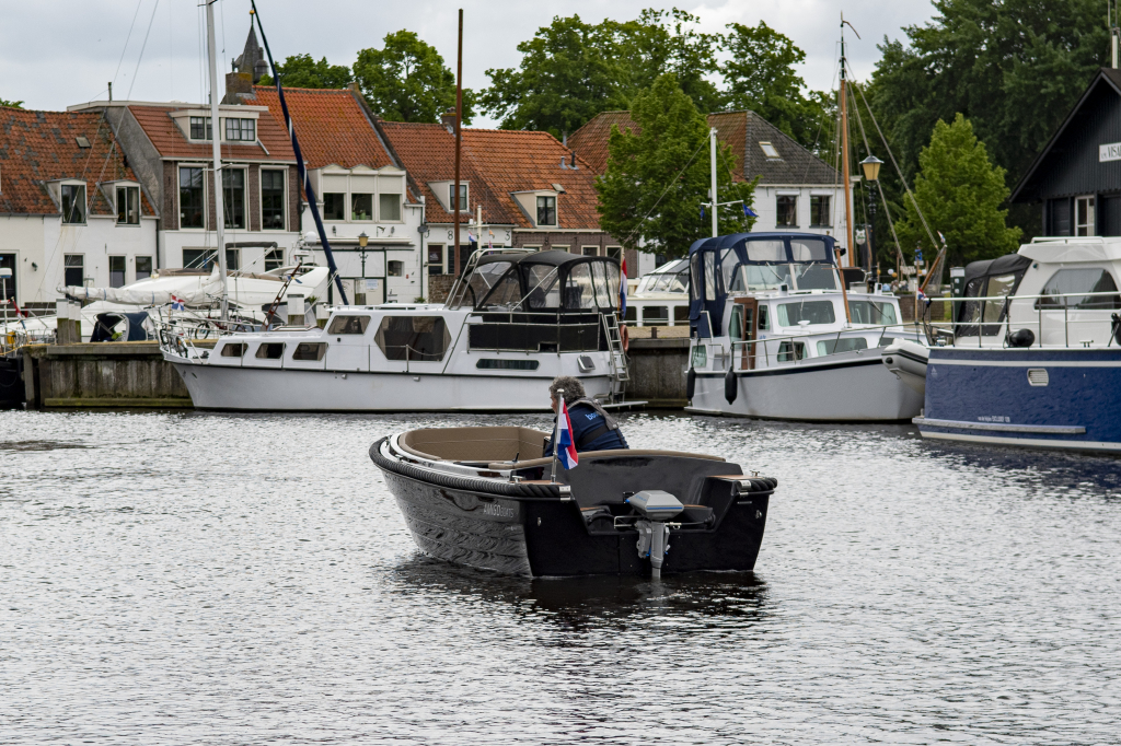Amigo 485 S Black Edition + Navy 3.0 fluistersloep