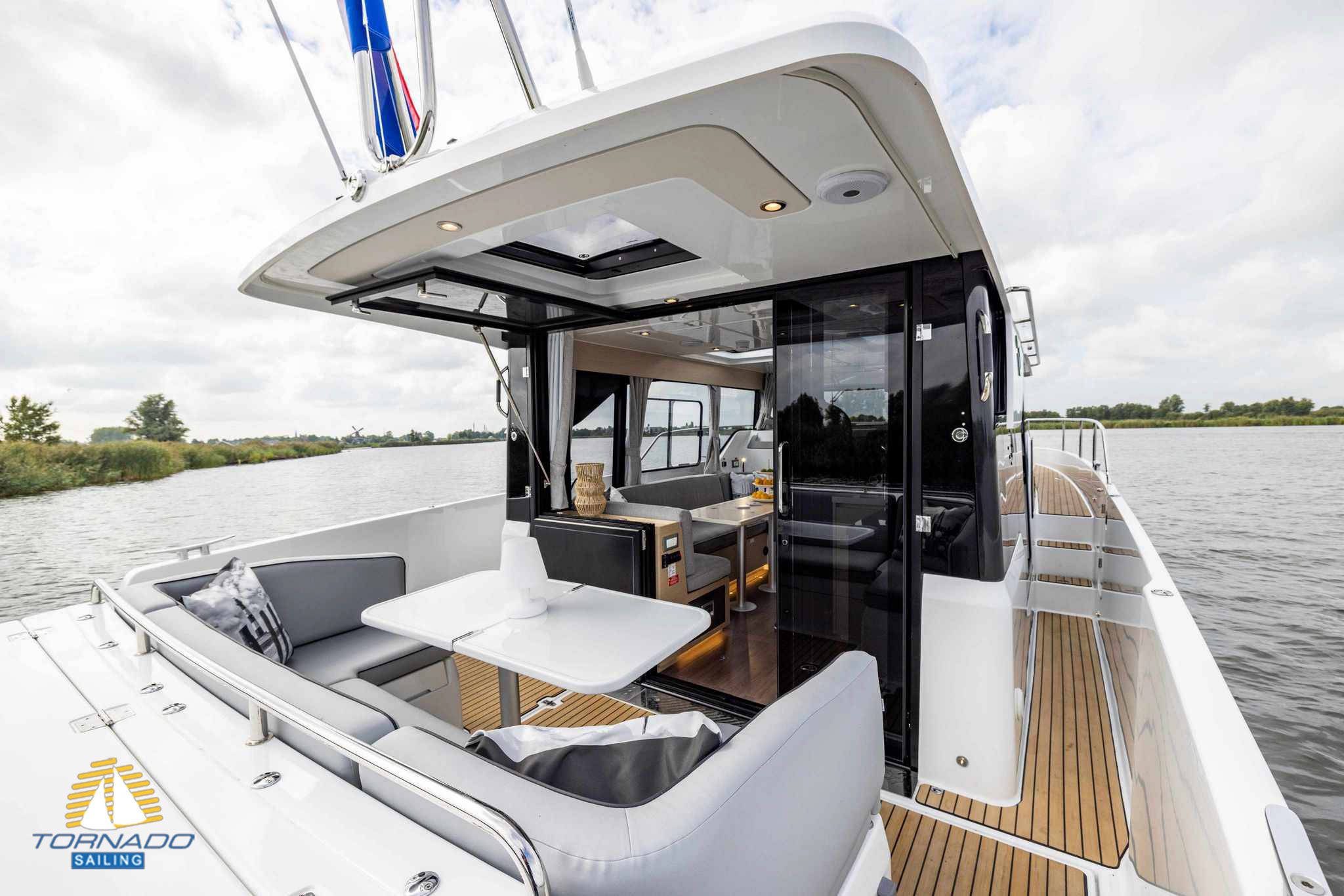 Delphia 11 Sedan DEMO