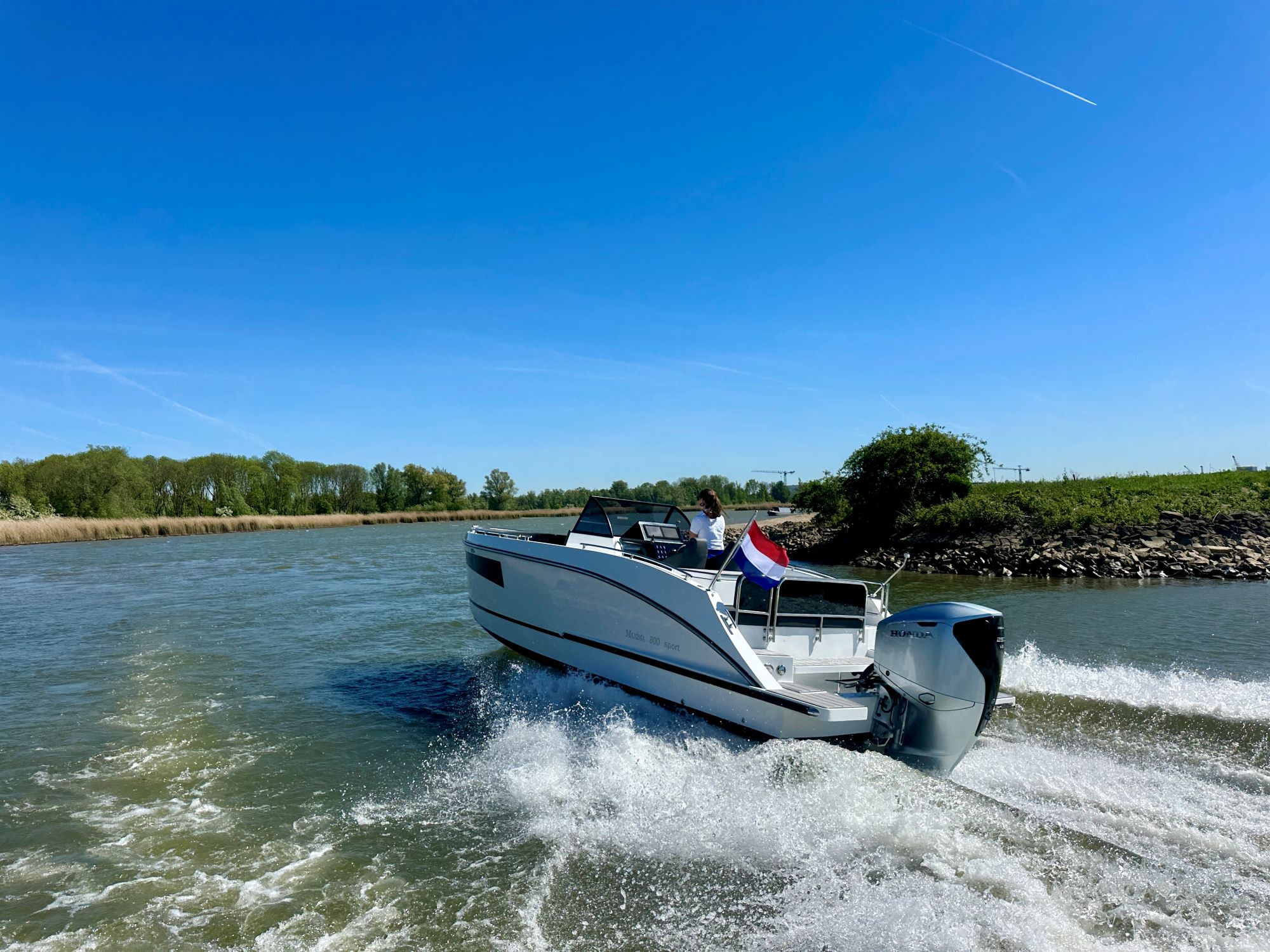 Maxima Boats 800 sport met een Honda 250 pk