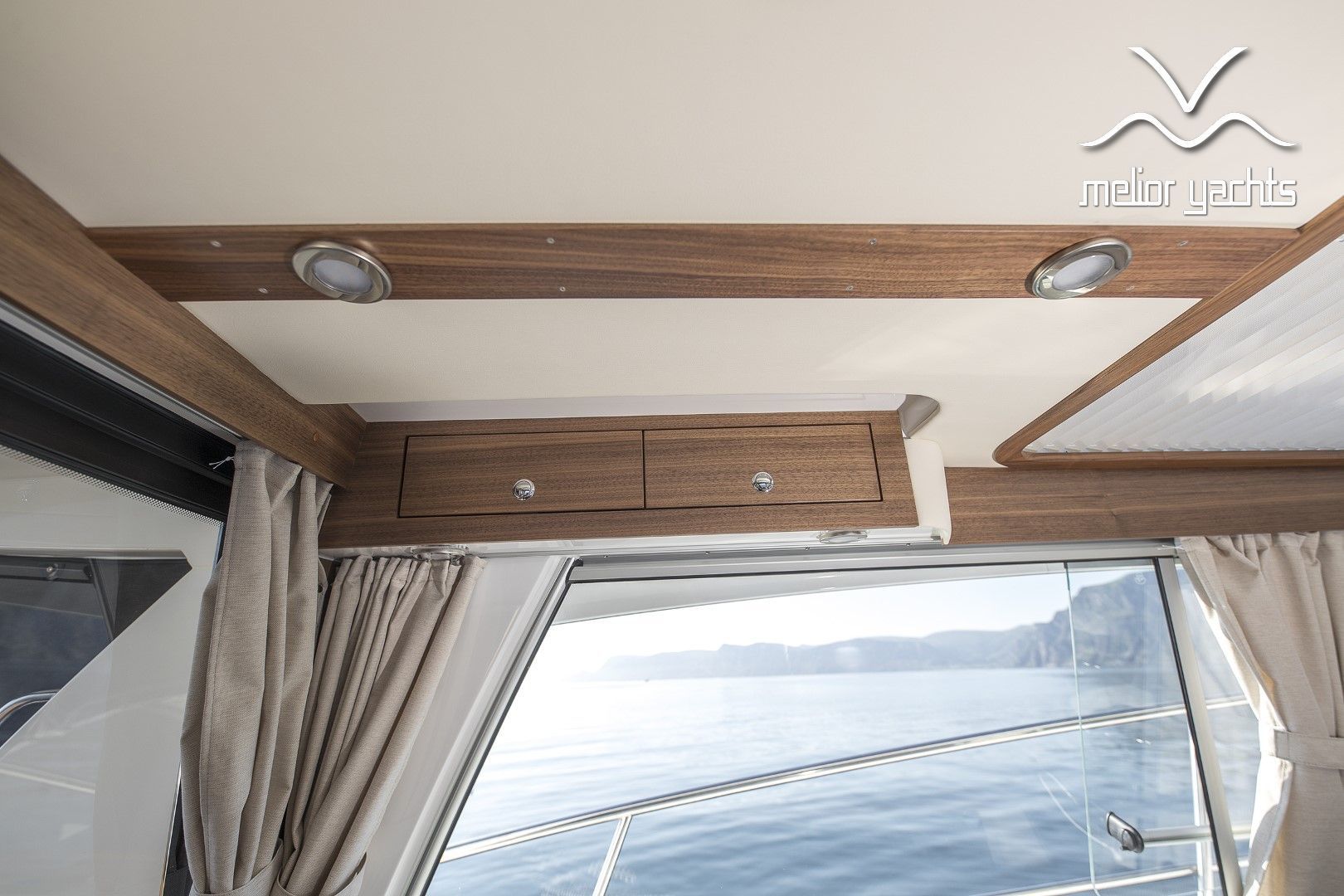 Saga 385 - Edition Walnut Interior