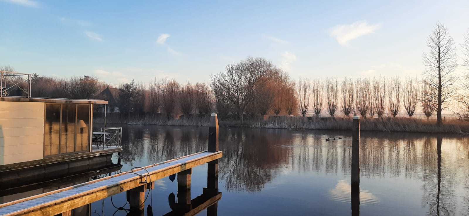 Campi 400 Per Direct Irnsum Ligplaats (Houseboat)