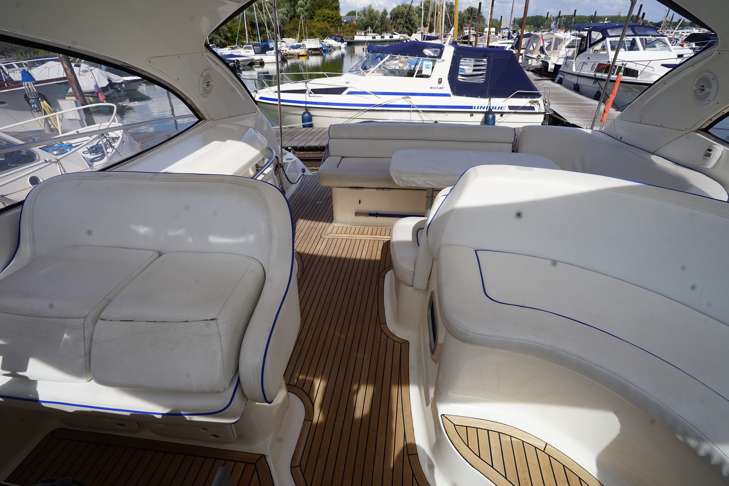 Bavaria 42 HT Sport IPS-500 - hydraulic platform