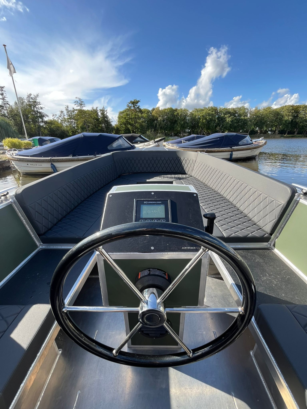 Van Vossen 650 plugin E tender aluminium elektrisch