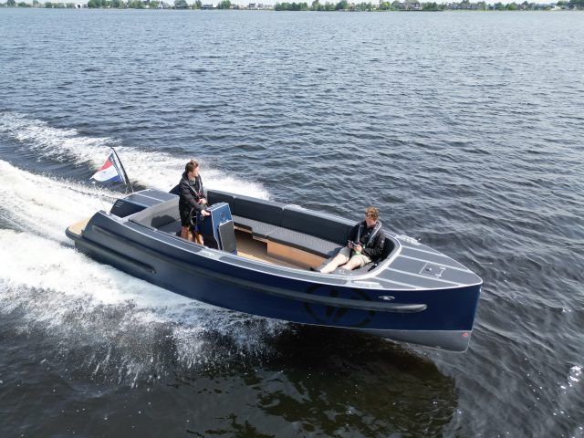 Vanvossen Tender 777 DE GROOTSTE SLOEPENSHOWROOM VAN NEDERLAND
