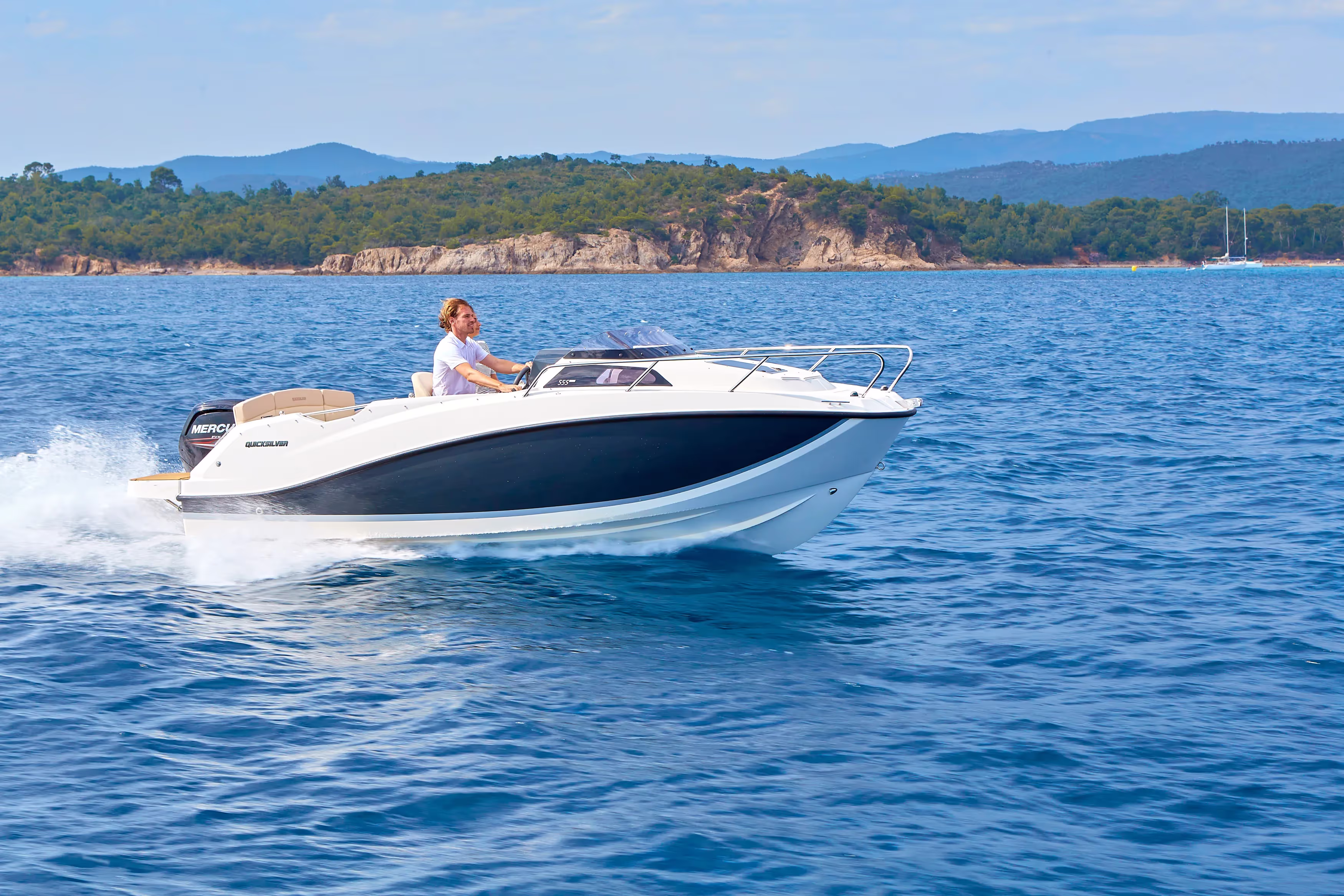 Quicksilver 555 Cabin