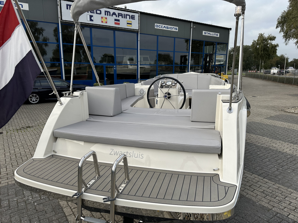Interboat Intender 820