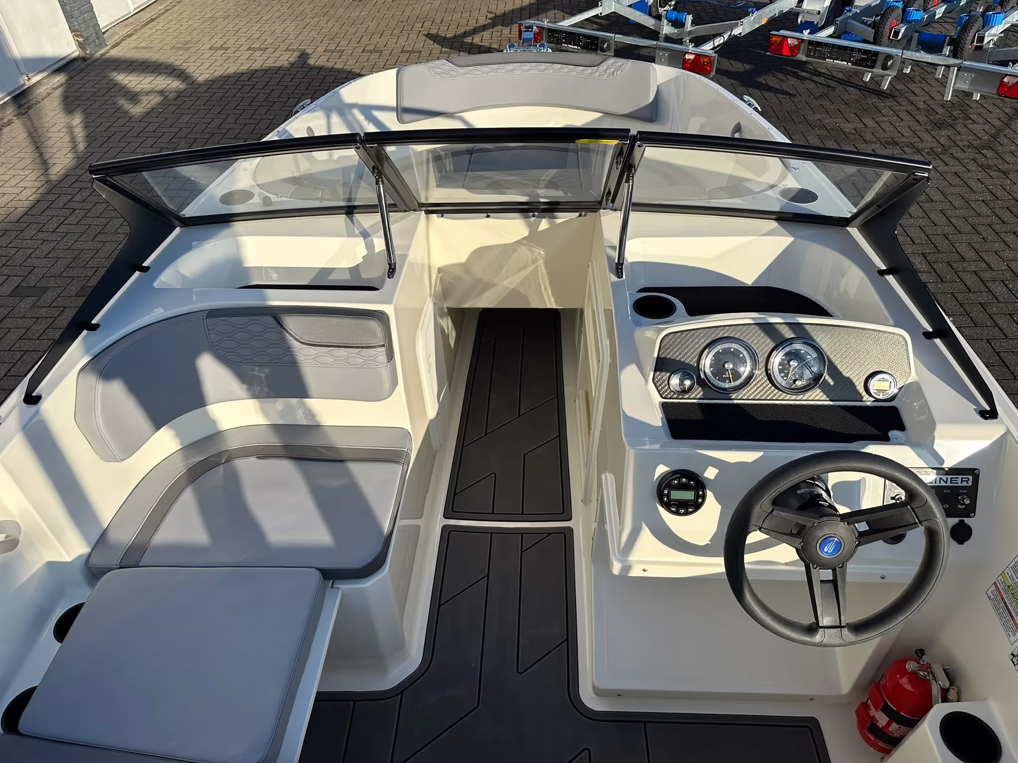 Bayliner Element M17