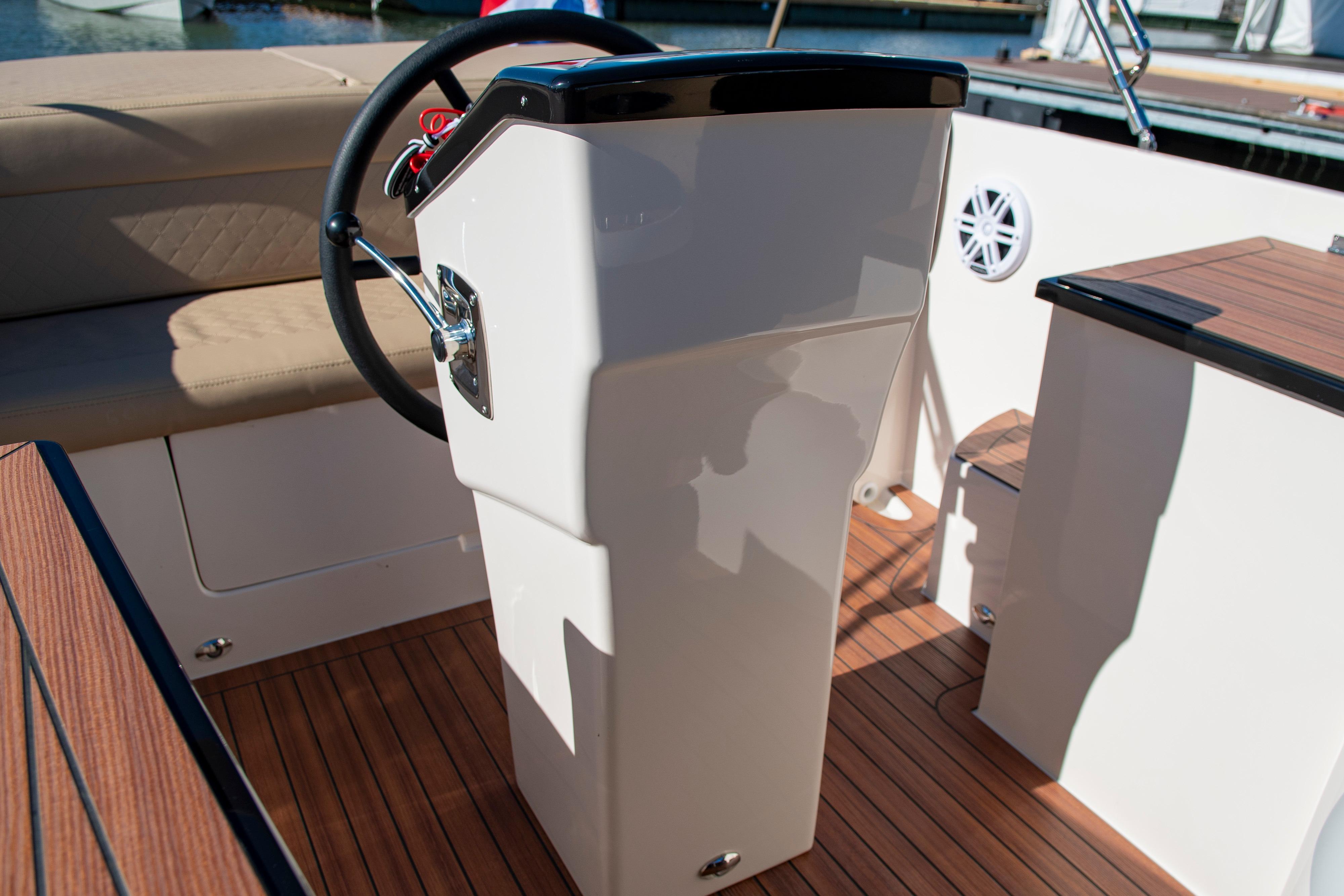 Lago Amore 606 Tender