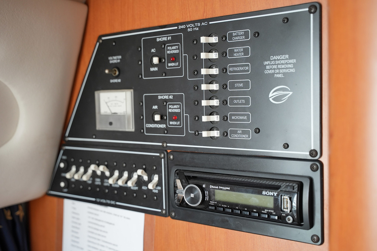 Crownline 315 SCR