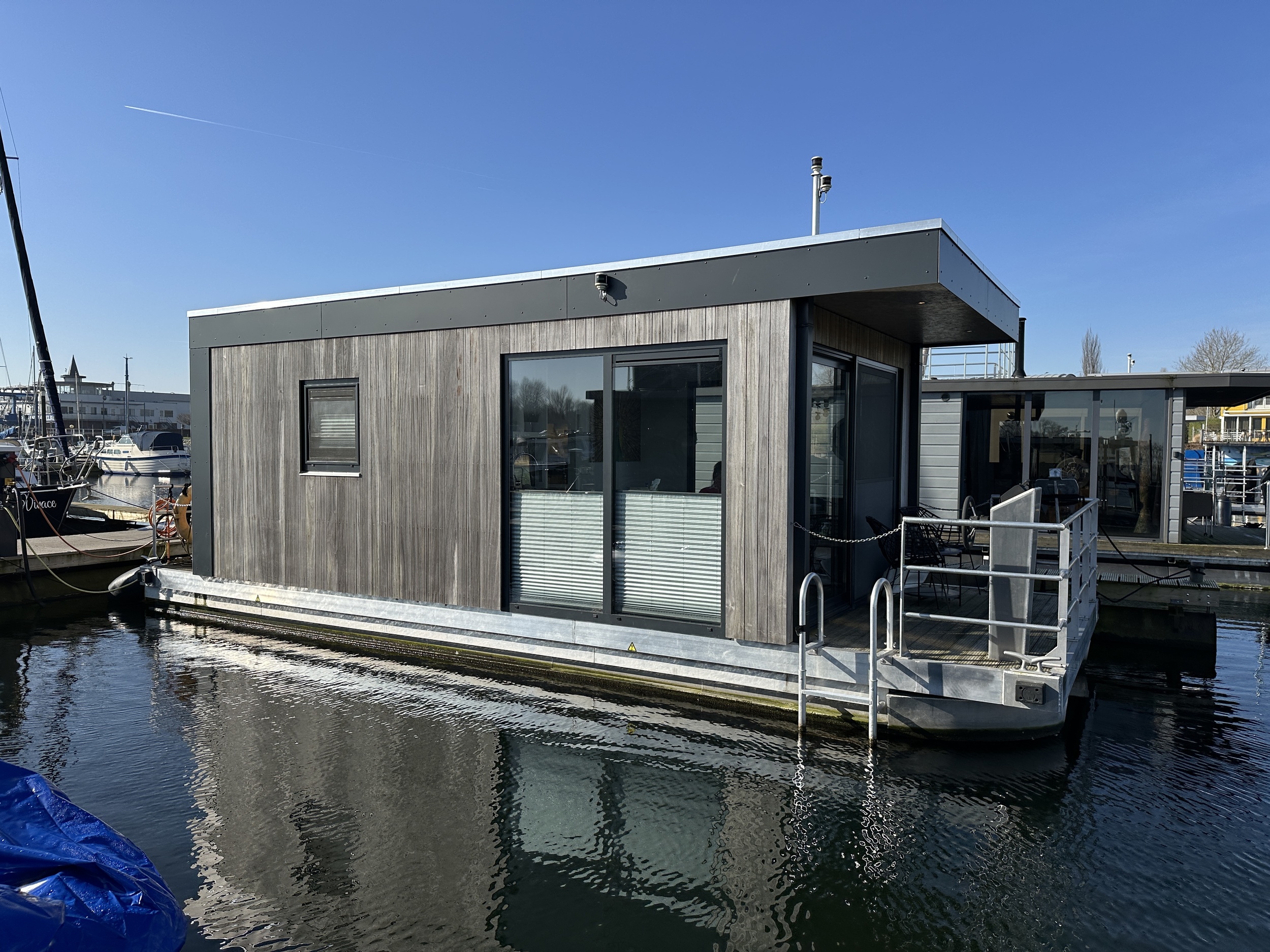 Gielissen Marin Home 32 Tiny Houseboat hoofdfoto: 1 Gielissen Marin Home 32 Tiny Houseboat hoofdfoto: 1